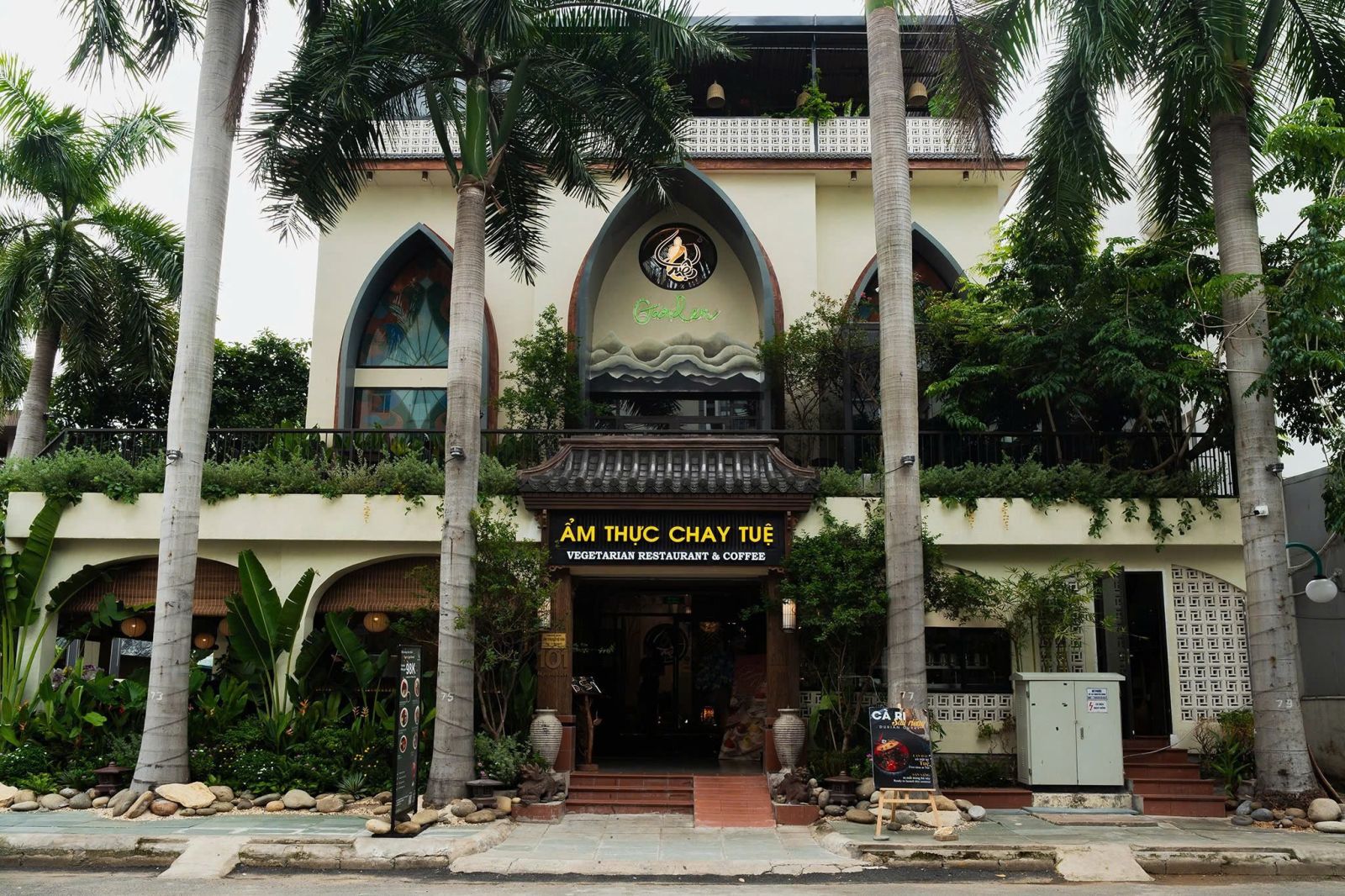 Nhà hàng Chay Tuệ tại 101 Nguyễn Bính, P.Tân Phong, Q.7